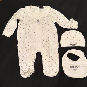 NEW Givenchy Baby Boys  white black logo footie romper hat 3pc set